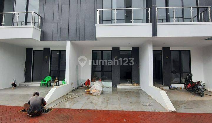 Rumah Siap Huni 3 Lantai di Cipayung Jakarta  1,5 M 1