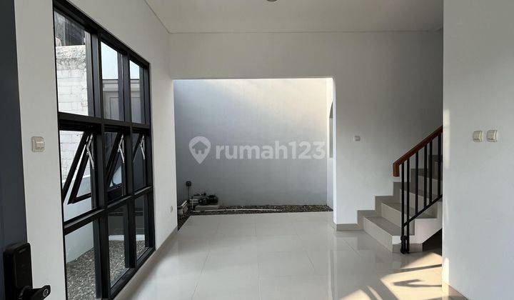 Rumah Modern 2 Lantai Dengan 3 Exit Tol Di Timur Jakarta 2