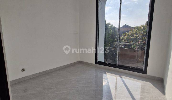 Rumah 3 Lantai Cipayung 10 Menit LRT TMII Ciracas 1,6 M 2