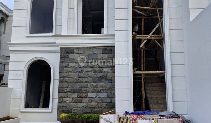 Rumah 2lantai clasik eropa dkt tol cibubur 1.3M Rumah 1