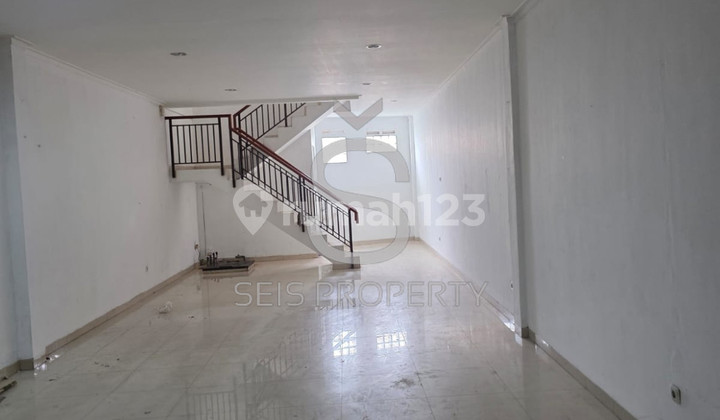 FOR RENT: STRATEGIC SHOPHOUSE READY TO OCCUPY MAIN ROAD JL KOPO BANDUNG CITY 2