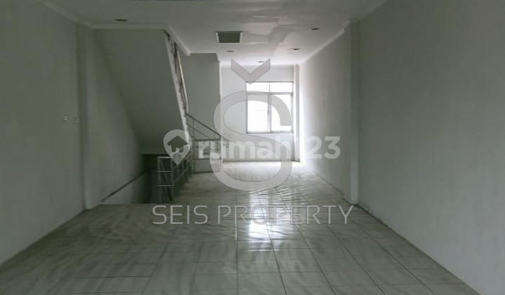 For Rent, 3-Story Shop House Ready for Use in Pasirkaliki, Bandung.