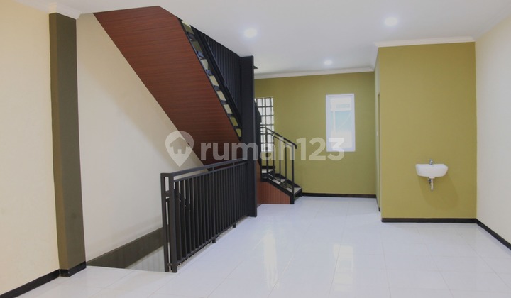 For Sale 3-Story Shop House Ready to Occupied Main Road Terusan Jakarta (Antapani) Bandung 2