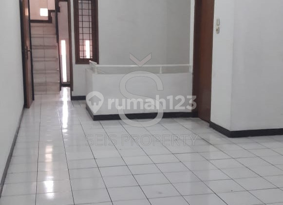 FOR RENT: READY-TO-USE SHOPHOUSE IN TAMAN KOPO INDAH BANDUNG