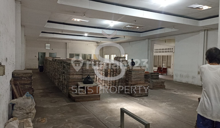 For Sale Quick House Suitable for Business on Main Road Jl Holis Bandung