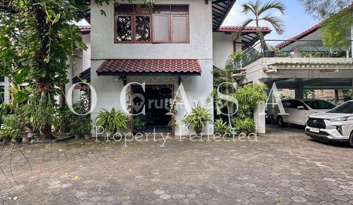 Rumah 2 lt  bagus luas  dgn paviliun terpisah area strategis harga menarik  2