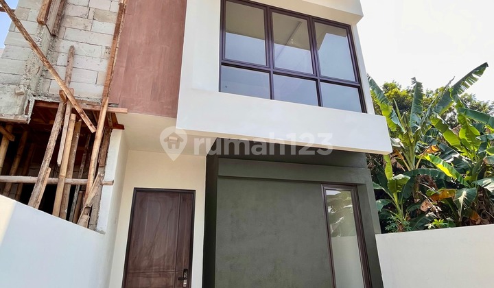 Rumah Mewah Ready dengan Tanah Luas dan Konsep Layout Super Unik