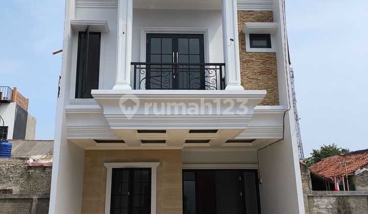 BARANG LANGKA! RUMAH MODERN CLASSIC 800 JUTAAN DEKAT LRT HARJAMUKTI