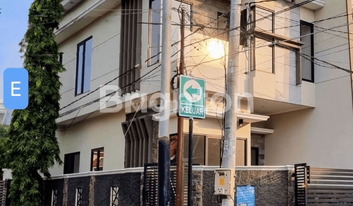 RUMAH BARU 2 LANTAI ESTETIK BERGAYA MODERN TROPICAL DI JANTUNG MULYOREJO SURABAYA TIMUR 2