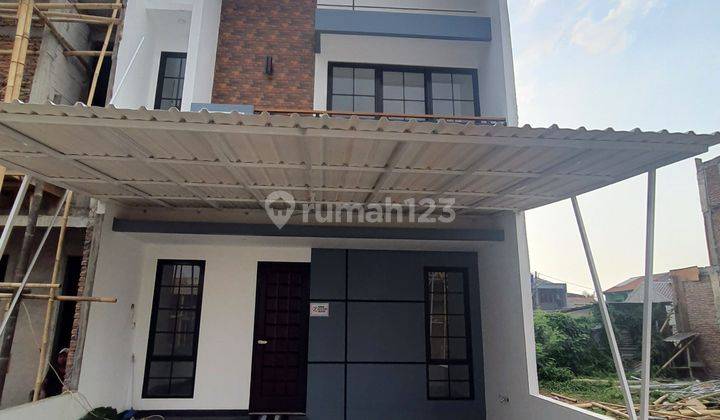 Rumah 2 Lantai Baru Di Pinggir Jalan Cibubur Jakarta Timur 1