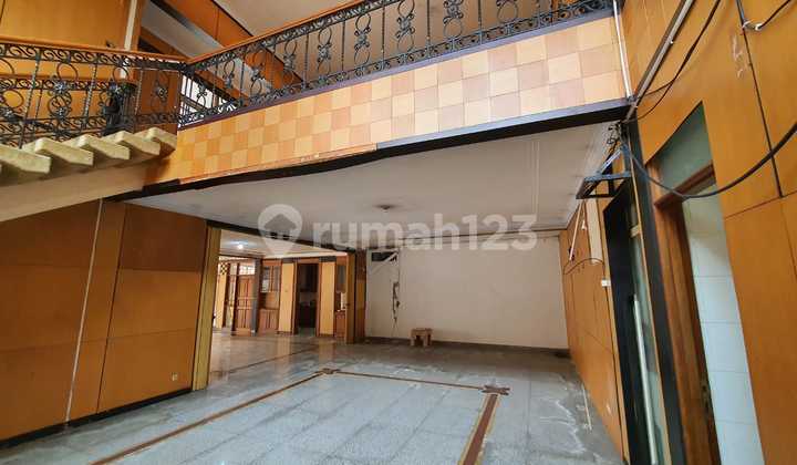 Disewakan Rumah 2 Lantai Hoek Metro Pondok Indah, Jakarta Selatan 2