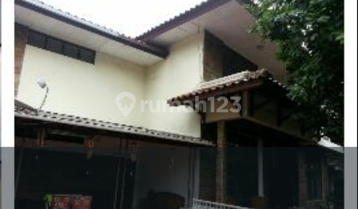 Rumah Hitung Tanah 2 Lantai di Kebayoran Baru Jakarta Selatan