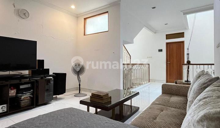 For Sale 3.5-Story Ready-to-Occupy House in Pasarminggu, South Jakarta (ir)