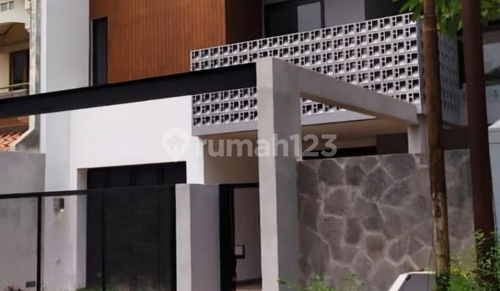 Minimalist House in Lebak Bulus Complex (Jp Cm)