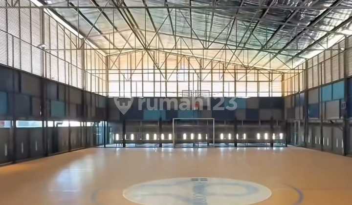 Gedung 4 Lantai ex sekolah international  di Jalan TB Simatupang