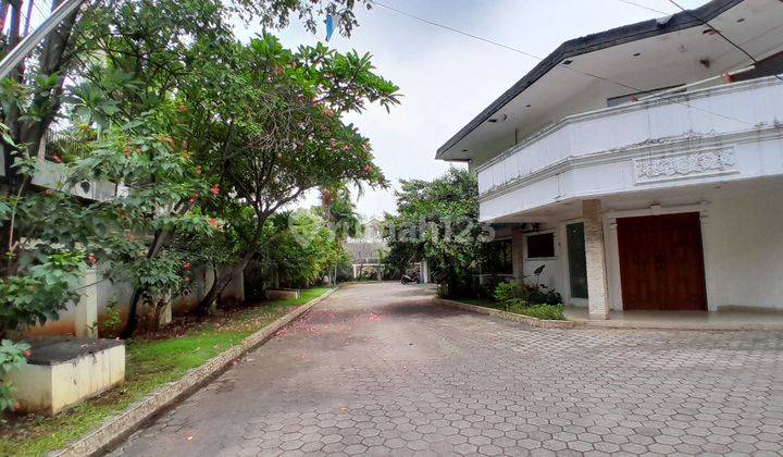 Disewa Rumah Compound Dekat Kemang. Strategis Dan Nyaman 1