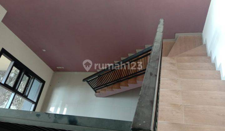 Rumah Siap Huni Dijual 2 Lantai Graha Santoso Rungkut 2