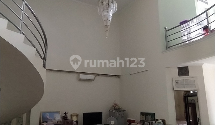 ruang makan rumah kos 2 lantai kris