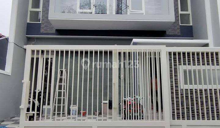 Rumah Baru Scandinavian 2 Lantai Manyar Tompotika Surabaya  1