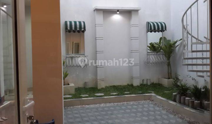 Rumah Terawat 2 Lantai Manyar Rejo Dekat Kampus Untag  2