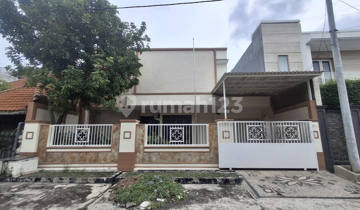 Rumah Dharmahusada Indah Tengah Lokasi Strategis Dekat Mall