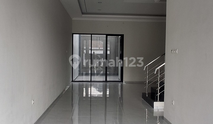 Rumah Minimalis Modern Manyar Tengah Kota Surabaya. Siap Huni