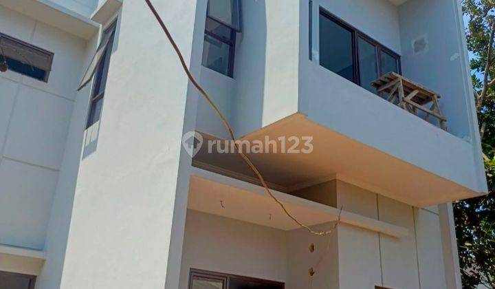 Dijual rumah 2 lantai 800 jutaandi Cilodong Depok  1