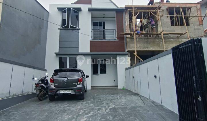 Dijual Rumah 2 Lantai Siap Huni Dekat Grand Depok City 1