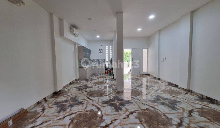 Rumah Cantik Dan Modern Turun Harga Siap Huni Full Renovasi Semi Furnished 4 Lantai Row Jalan 3 Mobil Lokasi Sangat Strategis Dekat Mall Kelapa Gading  2