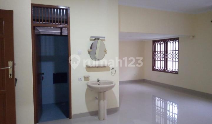 Rumah 4 Kamar dan 2 Lantai Semi Furnished Sudah Renovasi di Janur Elok Kelapa Gading Siap Huni 2