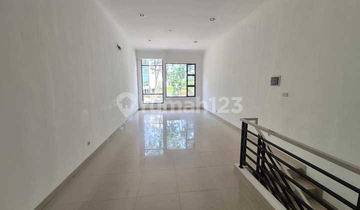 Ruko Modern 3 Lantai Sudah Renovasi dan Terawat Lokasi Hadap Jalan Raya di Boulevard Kelapa Gading cocok untuk Kantor dan Usaha Ruko Modern 3 Lantai Sudah Renovasi dan Terawat Lokasi Hadap Jalan Raya di Boulevard Kelapa Gading cocok untuk Kantor dan Usaha