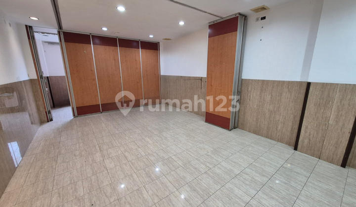 4-Floor Renovated Shop House in Kelapa Gading, Spacious Parking, Suitable for Business, Warehouse, or Office 4-Floor Renovated Shop House in Kelapa Gading, Spacious Parking, Suitable for Business, Warehouse, or Office