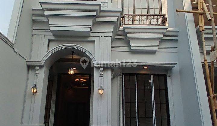 Rumah 2 Lantai Classic Modern Pinggir Jalan Raya Di Depok 2