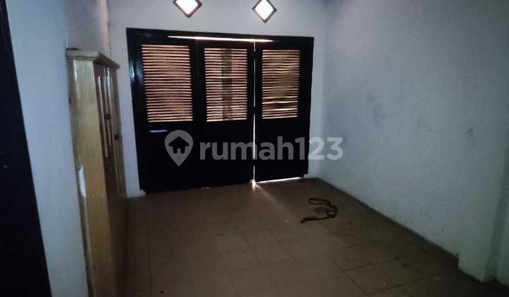 Bu Rumah Tua 2 Lantai di Harapan Indah 1, Bekasi (254)