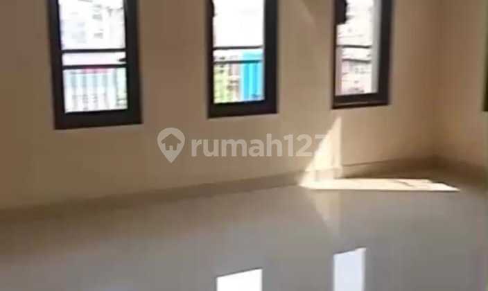 Ruko Besar Kota Wisata 3 Lantai di Ciangsana, Gunung Putri, Bogor (567)