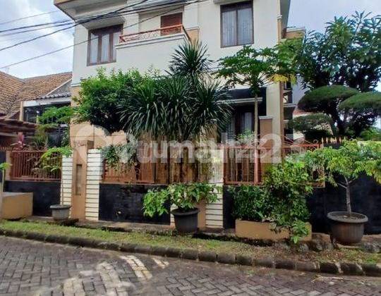 Rumah Kemang Pratama Semi Furnished di Bekasi 1