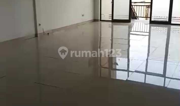 Ruko Besar Kota Wisata 3 Lantai di Ciangsana, Gunung Putri, Bogor (567)