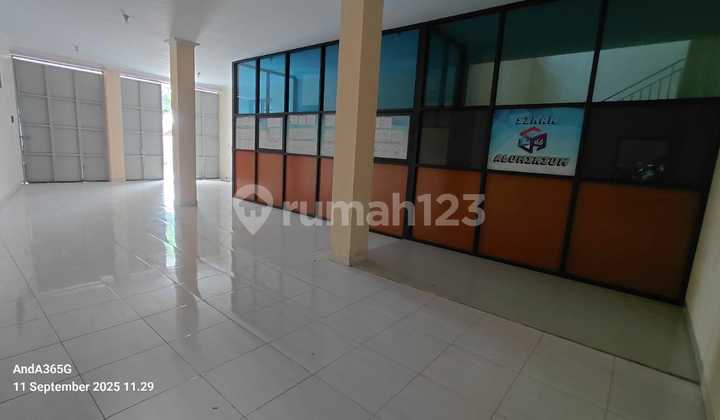 Ruko Gandeng Jalan Utama di Mutiara Gading City, Bekasi (572) 2
