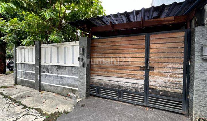 S565 Rumah Hoek 312 M2 Jual Cepat Lokasi Elite di Kebayoran Baru Jakarta Selatan 2