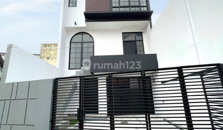 S604 Rumah Baru 3 Lantai Strategis di Jatinegara Jakarta Timur 1