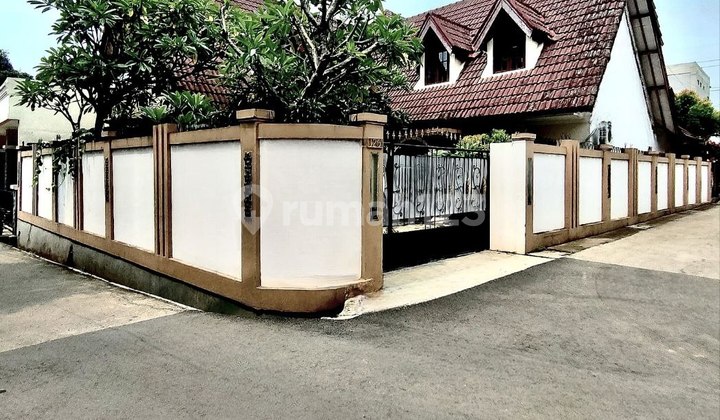 DD324 Rumah Hoek 305 m2 Murah Dekat Galaxy di Jatiasih Bekasi