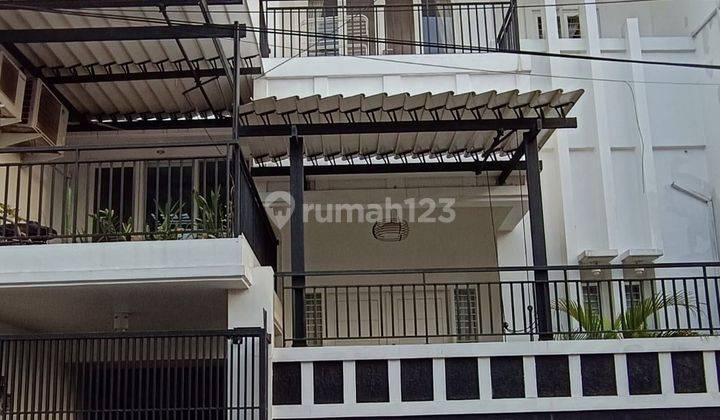 S652 Rumah Bagus 3 Lantai Murah di Grand Galaxy Bekasi Selatan 2