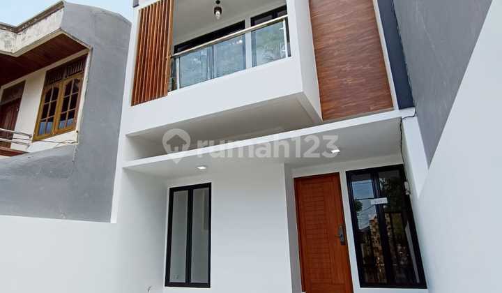 Y360 Terbaru Rumah Modern Akses 2 Mobil di Pondok Kelapa Jakarta Timur