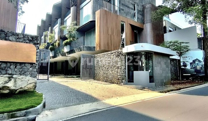 DD326 Modern 4-Story Townhouse in Kemang, South Jakarta