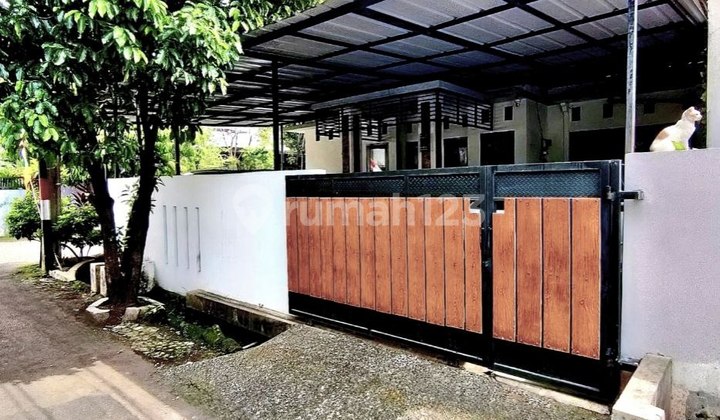 DD311 Rumah Hoek 1,5 Lantai 180 m2 Villa Galaxy Bekasi Selatan