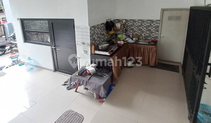 Furnished for Sale, Strategic Boarding House with 15 Rooms, Jl Lbr Salemba Jakarta 2