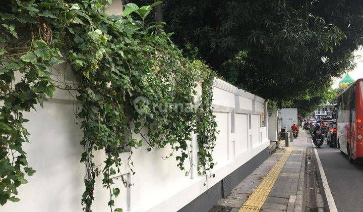 Rumah 2 Lantai di Pinggir Jalan Raya, Kemang 2