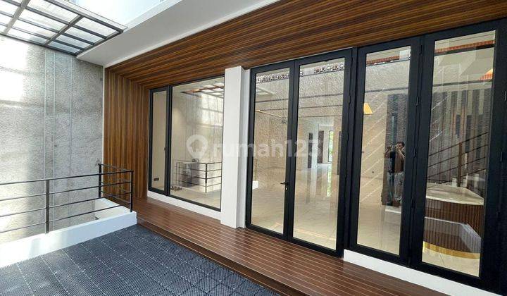 Rumah Brand New Semi Furnished di Cluster Aristoteles 2