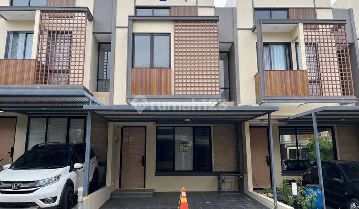 Rumah Bagus Furnished di Legenda Wisata, Bogor 1