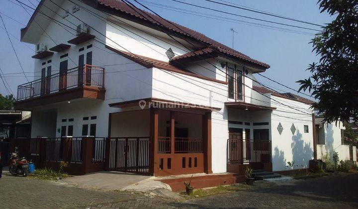 Rumah besar 2 lantai dekat stasiun 1